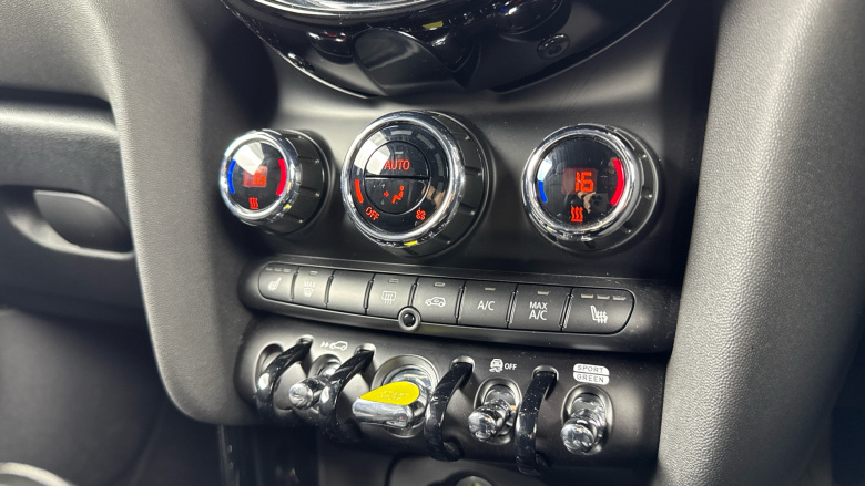 MINI Hatchback 135kW Cooper S Level 2 33kWh 3dr Auto Electric Hatchback